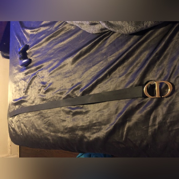 Worn maybe 4 times, receipt included in order to verify authenticity. - Picture 2 of 2